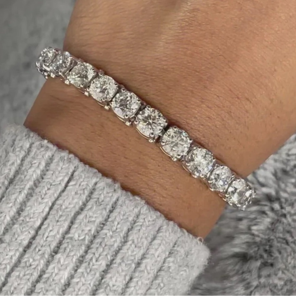 18k Tennis Bracelet - Picture 4 of 11